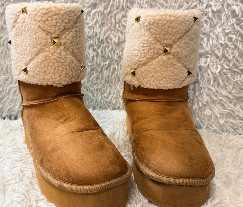 Chic Tan Platform Boots with Studded Cozy Cuff